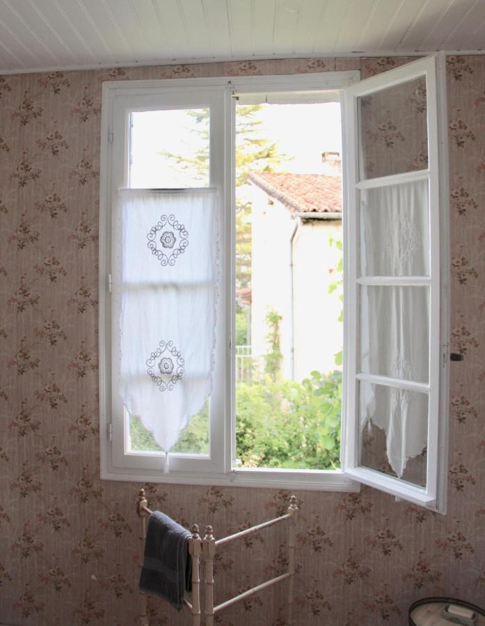 Grange Bleuet Bed & Breakfast Aubeterre-sur-Dronne Ngoại thất bức ảnh